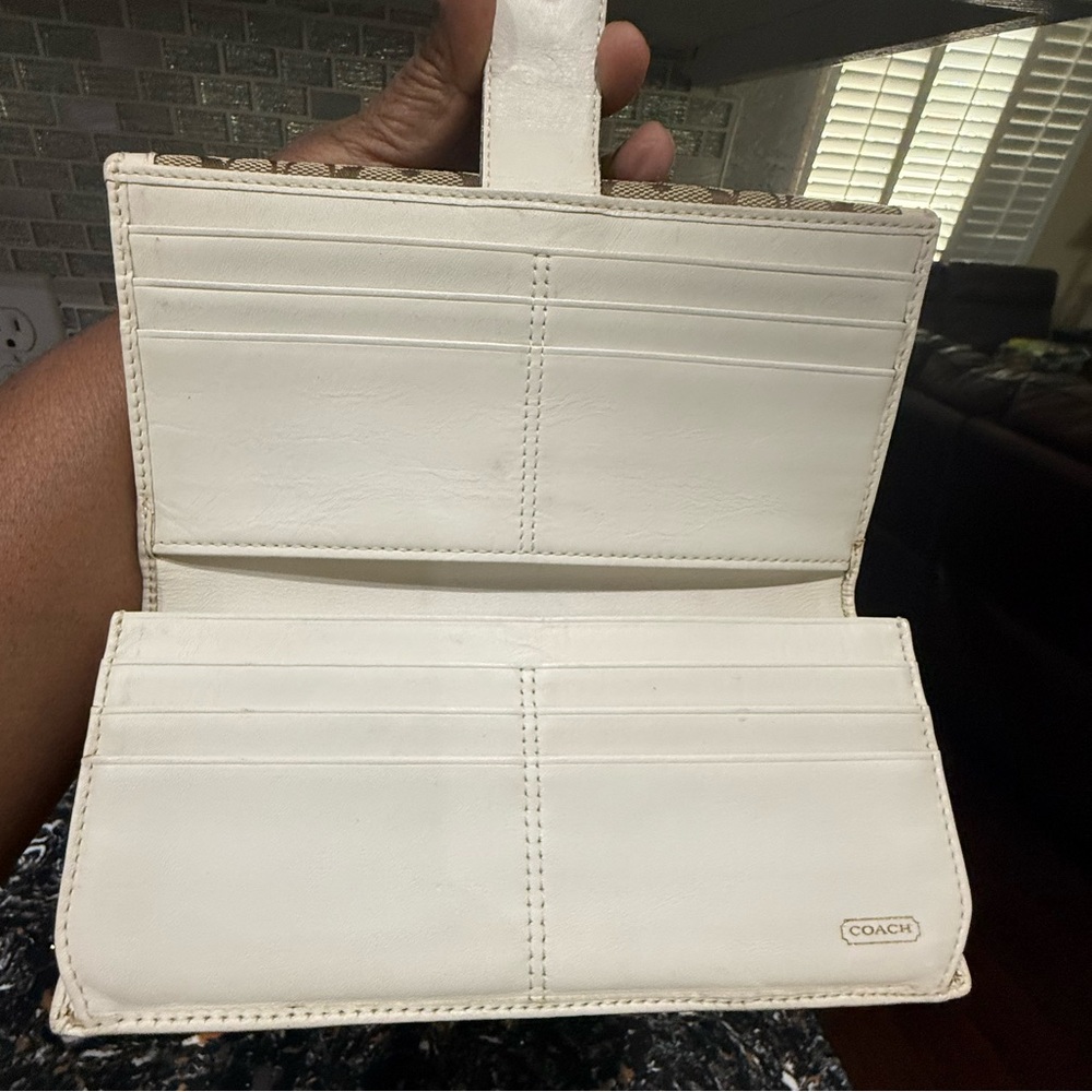 COACH Signature Wallet - Picture 8 of 9